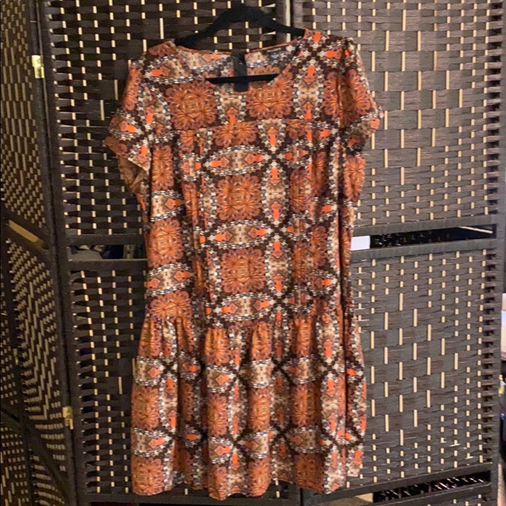 Cute dress, with orange pattern. 1X